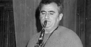 Послепис за Парчето, за когото  небето е и петолиние, и сцена