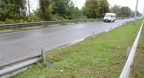 Пиянско изпреварване по булевард &bdquo;България&ldquo; приключи в мантинелата