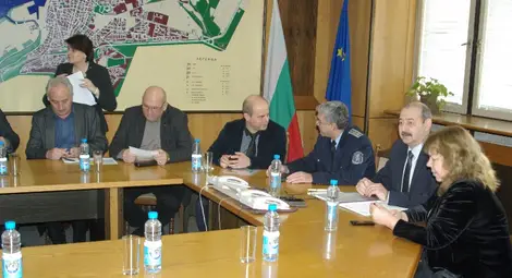 Искат всеки гражданин да подава информация на властта и полицията