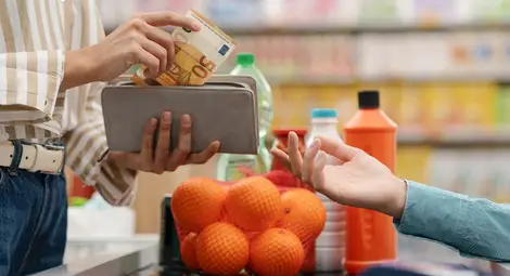 Lidl отчита около 20% ръст на плащанията в брой в първите дни на двойно обращение