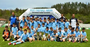 Дунавската футболна школа с три купи от турнир в Трявна