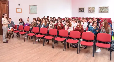 Как да защитят правата си обясни&nbsp;  съдия Николинка Чокоева  на ученици от Английската гимназия в Русе /галерия/