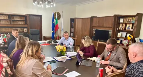 Ремонтът на „България“ и „Христо Ботев“ ще пресушава езерата след всеки силен дъжд Ремонтът на „България“ и „Христо Ботев“ ще пресушава езерата след всеки силен дъжд