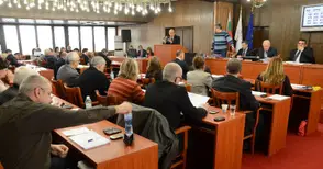 Съветници режат от изказване общинските служители на сесия