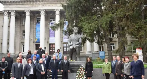 Радев удостои Русенския университет с почетния знак на държавния глава