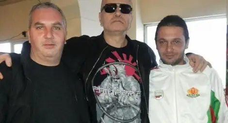 Слави Трифонов си купи къща в село до София