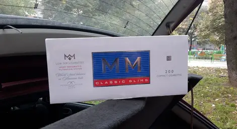 Наказаха условно мобилен търговец на безакцизни цигари