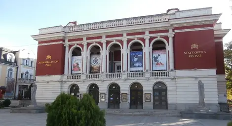 Русенската опера - красивият стар кораб, драматично заседнал в плитчините