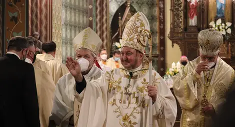 Католиците имат нов духовен пастир - монс. Страхил Каваленов официално оглави Никополска епархия /галерия/