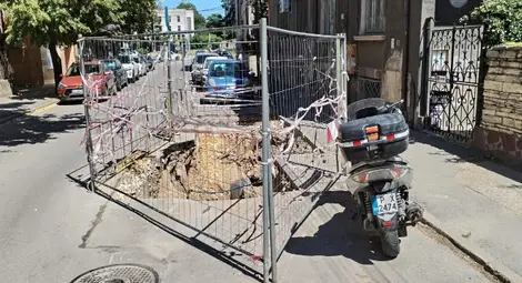 Лъч надежда в казус с тръби на тиха уличка в един от най-хубавите райони в Русе