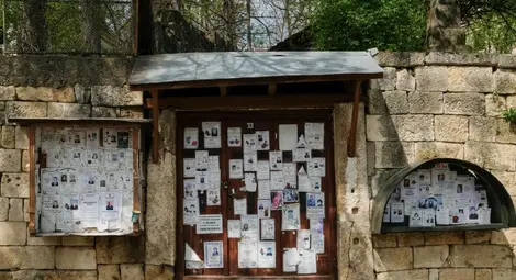 Многобройните некролози са едно от нещата, впечатлили журналистите.