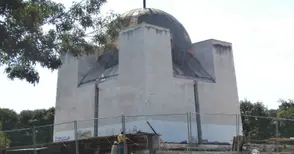 Оформят външното пространство  около Пантеона на възрожденците