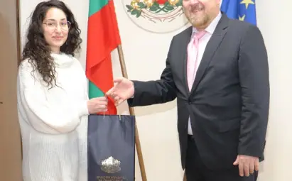 Студентка от Ново село е първият възпитаник на Икономическия университет във Варна на стаж в областната администрация в Русе