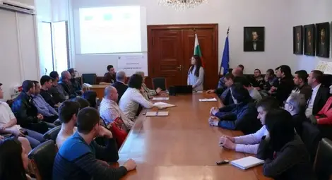 Студенти и докторанти от Русенския университет влизат като доброволци в училищата и ще разясняват безопасното движение