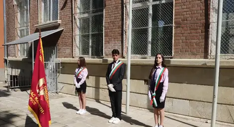 Паралелка и половина по-малко първокласници тази година