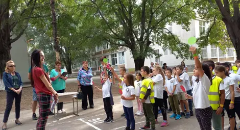 Пазим себе си и другите на пътя - състезание по пътна безопасност в русенското училище "Възраждане"