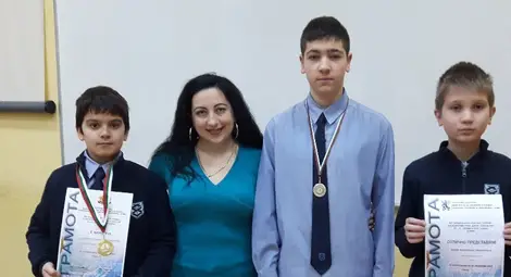 Блестящо представяне на млади информатици на национален турнир Блестящо представяне на млади информатици на национален турнир