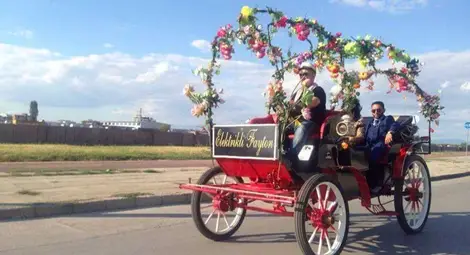 Всяко трето момиче от ромски произход ражда преди пълнолетие Всяко трето момиче от ромски произход ражда преди пълнолетие
