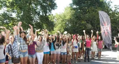 Кандидат от Варна свали гипса от крака си  заради кастинга на X Factor  &nbsp;