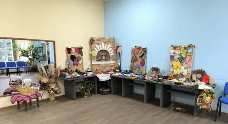 Пъстра изложба добави още топлина към Деня на християнското семейство в читалище "Искра 1898" в Борово Пъстра изложба добави още топлина към Деня на християнското семейство в читалище "Искра 1898" в Борово