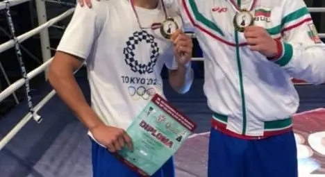 Русенски боксьори със  &bdquo;Златна ръкавица&ldquo; в Сърбия