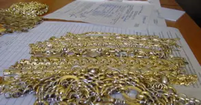 Трима румънци хванати с по 300 грама нелегално злато