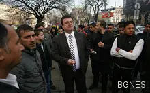 Роми се събраха пред Съдебната палата заради делото срещу Петко Еленков