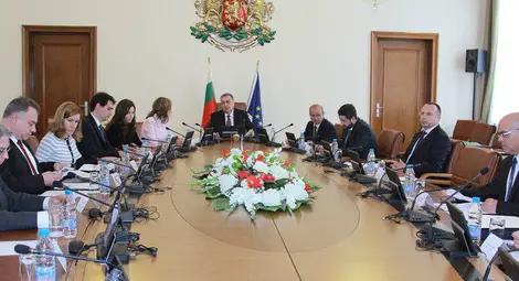 Кабинетът сменя още трима областни