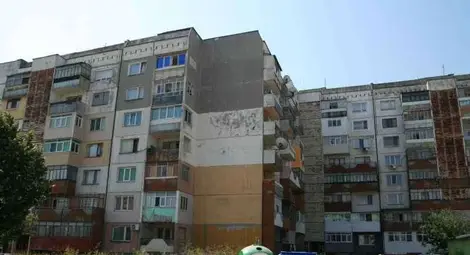 Запуснатите жилища гонят квартирантите и свалят наема