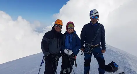 Разследващ полицай се бори със страха си от високо с алпинизъм