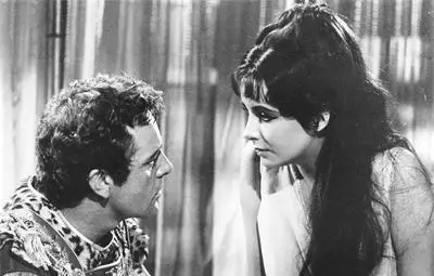 Забранената любов на Холивуд: Прислужницата на Марлон Брандо му ражда три деца