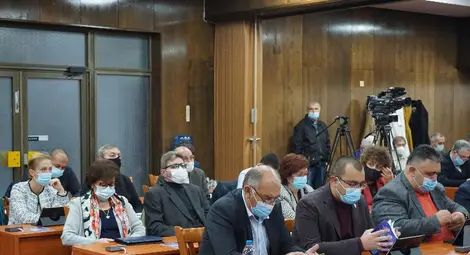 Общинските съветници в Русе се връщат в заседателната зала