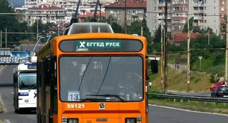 С 2 лева поевтиняват картите за транспорт за ученици и студенти