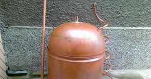 Крадци отмъкнаха казан за ракия и металотърсач