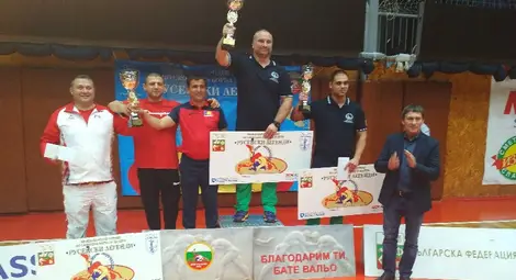 Валентин Йорданов награди шампионите на &bdquo;Русенски легенди&ldquo;