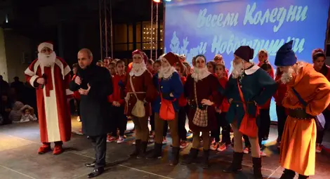 Грейналата елха откри коледните празници в Русе