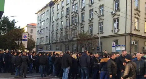 Протестиращи полицаи блокираха ул. "Раковски"