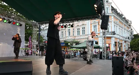 Традиционият балон и емоционален концерт на група &bdquo;Молец&ldquo; на финала на изложението &bdquo;Уикенд туризъм&rdquo; в Русе