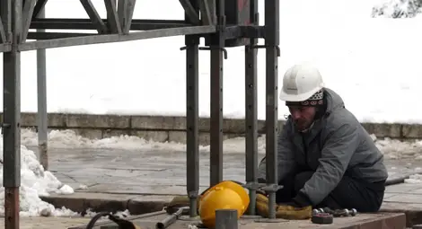 У нас 6 души се борят за едно работно място, а производителността е най-ниска в Европа