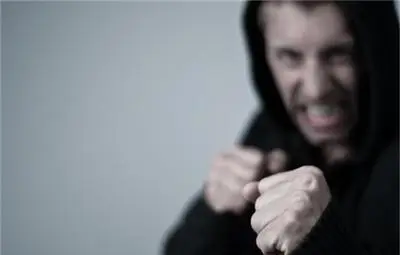 Закани във Фейсбук завършиха с юмруци и 1000 лева глоба