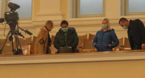 Глоби грозят 21 депутати без маски в НС