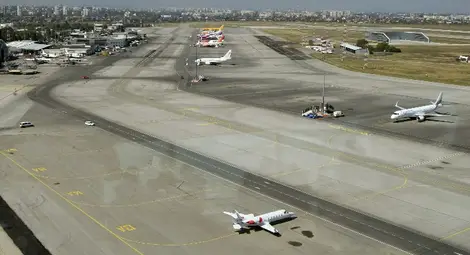 Удар с птица приземи извънредно самолет на Летище София