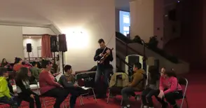 Виртуозът Светлин Русев разказа за любимите си разходки по Главната в час по „Русезнание“