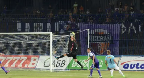 &bdquo;Етър&ldquo; заключи вратата и си тръгна с точка от Русе