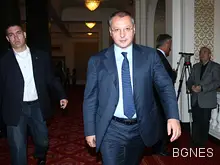 Станишев: Борисов се държи като обидено дете в детска градина Станишев: Борисов се държи като обидено дете в детска градина