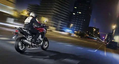 Рицарите с железни коне. И случайниците, които всяка нощ демонстрират, че са недосегаеми