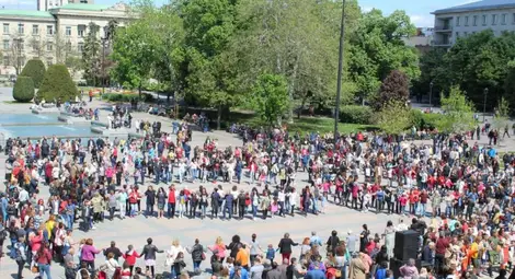 Фолклорен концерт на площада в Русе по случай Великден