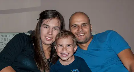 Лечение в чужбина дели 3-годишния Боби от мечтаното прохождане