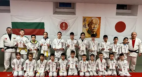 27 джудисти от &bdquo;Кано&ldquo; с 27 медала от детски турнир