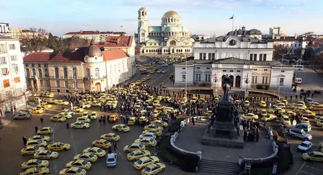 Патентният данък за такситата не мина на първо четене в парламента